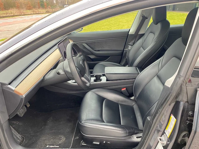 Tesla - model 3 - stnd.rwd plus 60 kwh - g-684-ff - 2019 - afbeelding 24 van  25