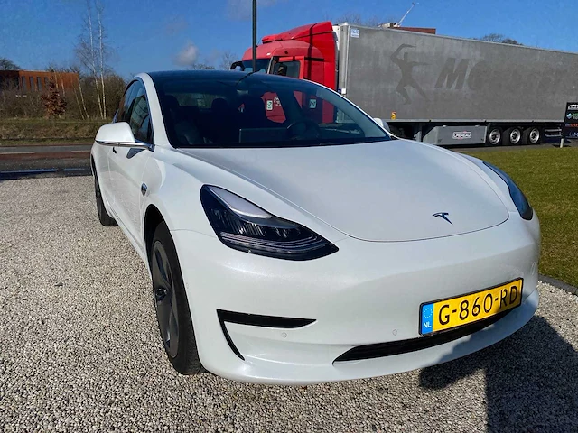 Tesla - model 3 - stnd.rwd plus 60 kwh - g-860-rd - 2019 - afbeelding 11 van  25