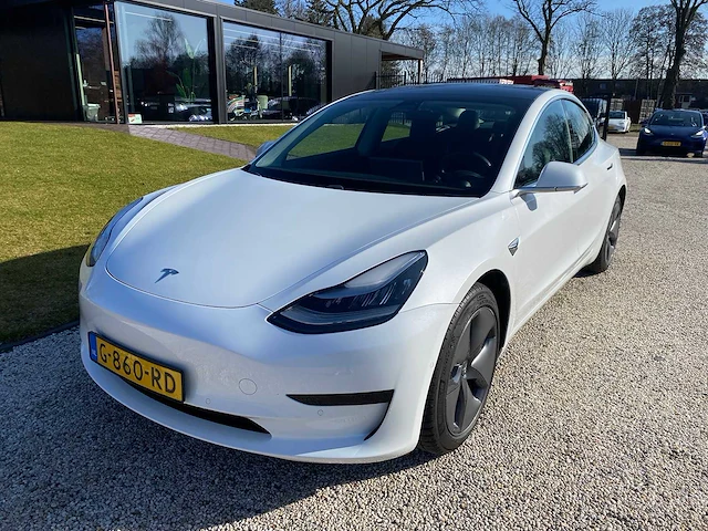 Tesla - model 3 - stnd.rwd plus 60 kwh - g-860-rd - 2019 - afbeelding 1 van  25