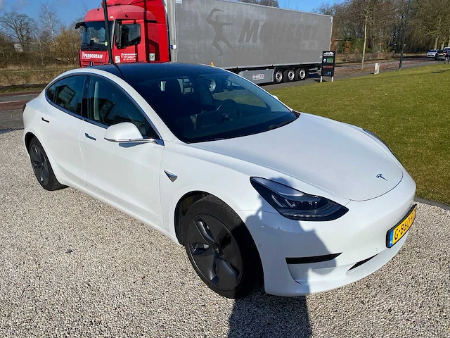 Tesla - model 3 - stnd.rwd plus 60 kwh - g-860-rd - 2019 - afbeelding 13 van  25