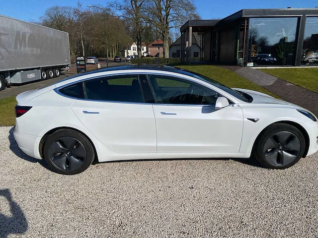 Tesla - model 3 - stnd.rwd plus 60 kwh - g-860-rd - 2019 - afbeelding 14 van  25