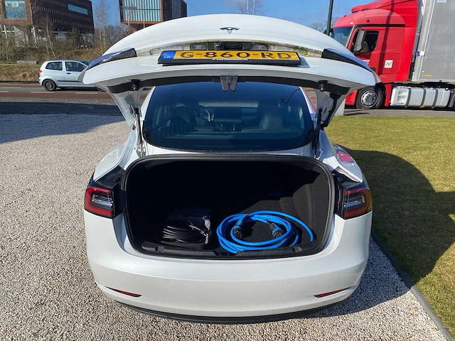 Tesla - model 3 - stnd.rwd plus 60 kwh - g-860-rd - 2019 - afbeelding 17 van  25