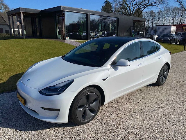 Tesla - model 3 - stnd.rwd plus 60 kwh - g-860-rd - 2019 - afbeelding 12 van  25