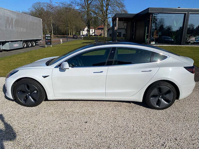 Tesla - model 3 - stnd.rwd plus 60 kwh - g-860-rd - 2019 - afbeelding 19 van  25
