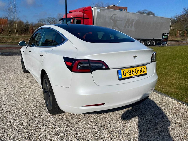 Tesla - model 3 - stnd.rwd plus 60 kwh - g-860-rd - 2019 - afbeelding 21 van  25