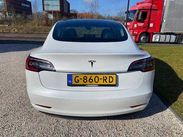Tesla - model 3 - stnd.rwd plus 60 kwh - g-860-rd - 2019 - afbeelding 22 van  25