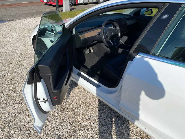 Tesla - model 3 - stnd.rwd plus 60 kwh - g-860-rd - 2019 - afbeelding 23 van  25