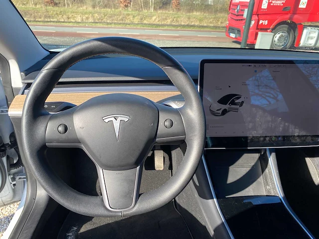 Tesla - model 3 - stnd.rwd plus 60 kwh - g-860-rd - 2019 - afbeelding 25 van  25
