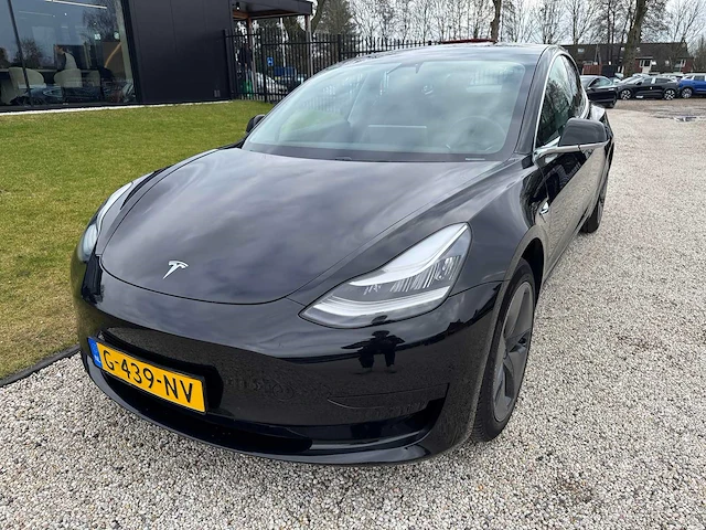 Tesla - model 3 - stnd.rwd plus 60 kwh - j-052-lb - 2020 - afbeelding 1 van  24
