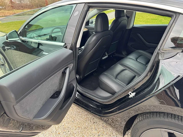 Tesla - model 3 - stnd.rwd plus 60 kwh - j-052-lb - 2020 - afbeelding 14 van  24