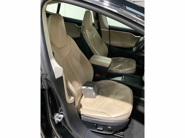 Tesla - model s - p85 - free supercharging - 2013 - afbeelding 8 van  29