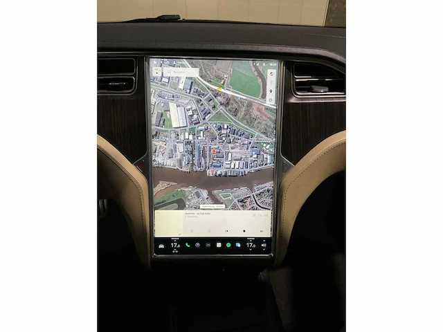 Tesla - model s - p85 - free supercharging - 2013 - afbeelding 9 van  29