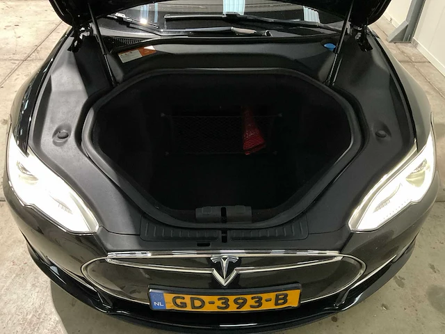 Tesla - model s - p85 - free supercharging - 2013 - afbeelding 11 van  29