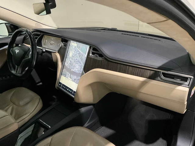 Tesla - model s - p85 - free supercharging - 2013 - afbeelding 16 van  29