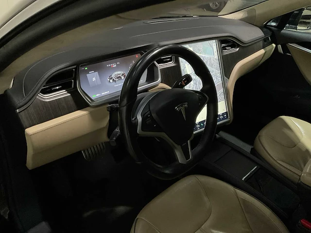 Tesla - model s - p85 - free supercharging - 2013 - afbeelding 17 van  29