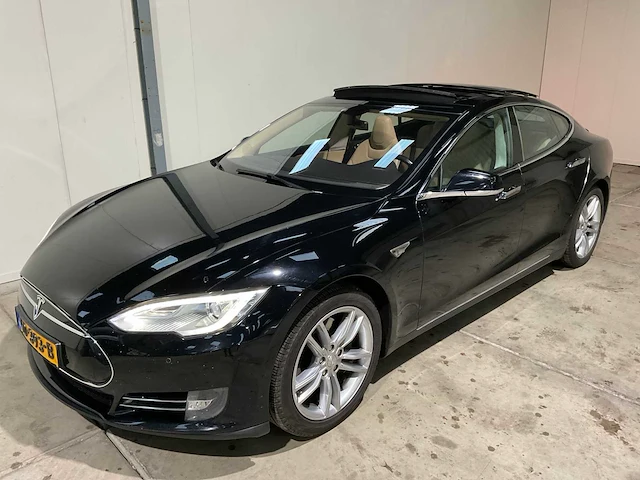 Tesla - model s - p85 - free supercharging - 2013 - afbeelding 12 van  29