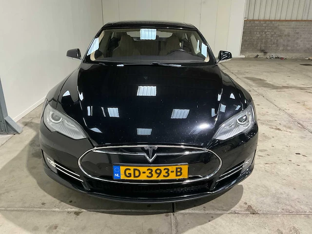 Tesla - model s - p85 - free supercharging - 2013 - afbeelding 25 van  29