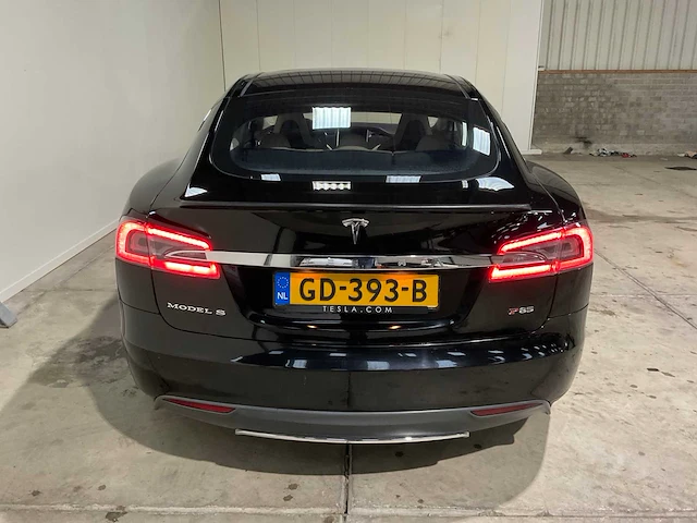 Tesla - model s - p85 - free supercharging - 2013 - afbeelding 26 van  29