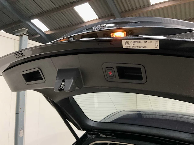 Tesla - model s - p85 - free supercharging - 2013 - afbeelding 28 van  29