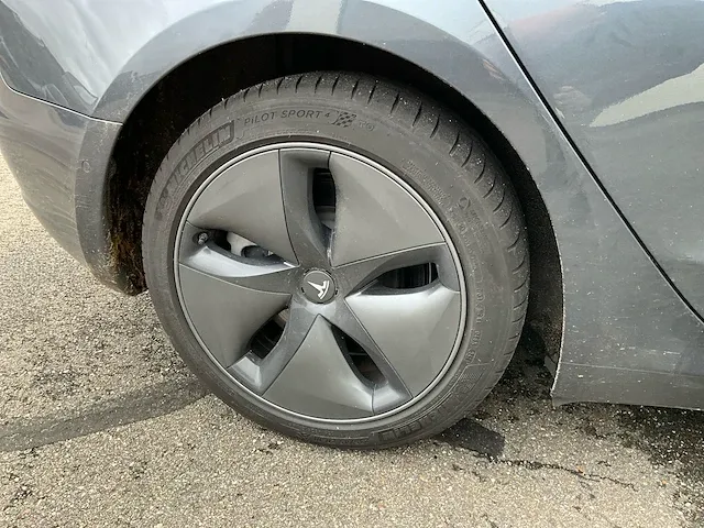 Tesla model 3 long range personenauto - afbeelding 14 van  23