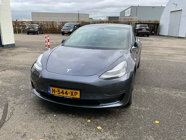 Tesla model 3 long range personenauto - afbeelding 12 van  23
