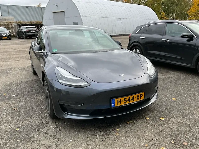 Tesla model 3 long range personenauto - afbeelding 17 van  23