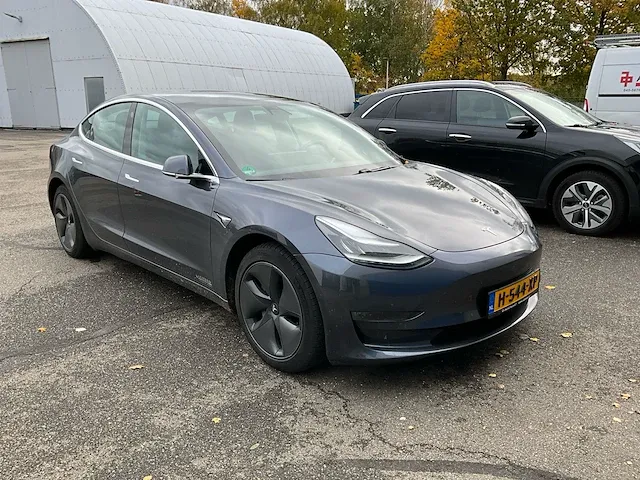 Tesla model 3 long range personenauto - afbeelding 18 van  23