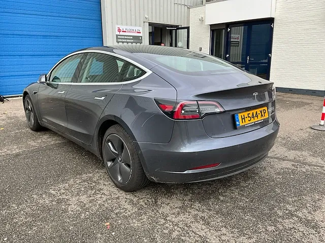 Tesla model 3 long range personenauto - afbeelding 22 van  23