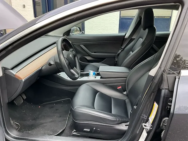 Tesla model 3 long range personenauto - afbeelding 23 van  23