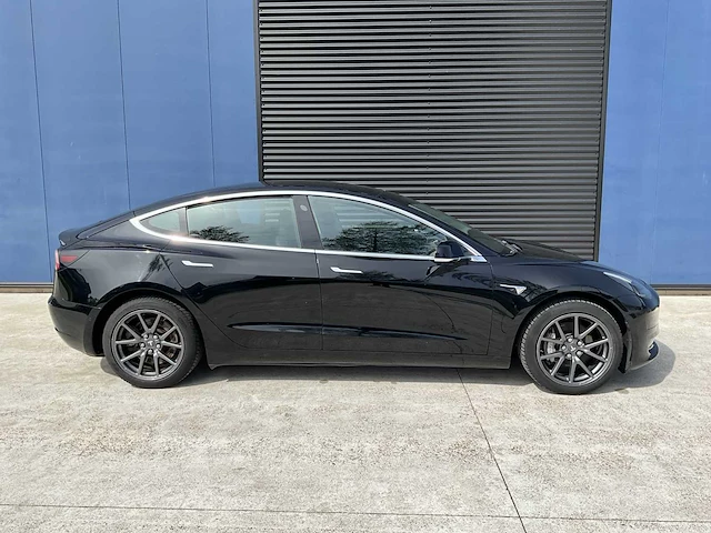 Tesla model 3 standard plus personenauto - afbeelding 27 van  30