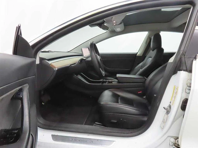 Tesla model 3 standard rwd plus 60 kwh 2019 trekhaak | g-941-sk - afbeelding 16 van  18