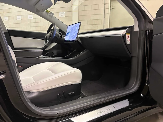 Tesla model 3 standard rwd plus 60 kwh 238pk 2019 (origineel-nl + 1e eigenaar), g-679-gd - afbeelding 21 van  41