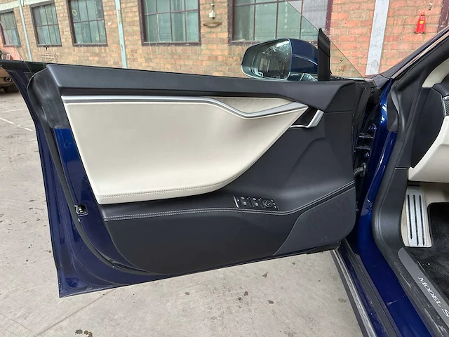 Tesla model s 100d performance 612pk 2018, sv-719-z - afbeelding 26 van  49