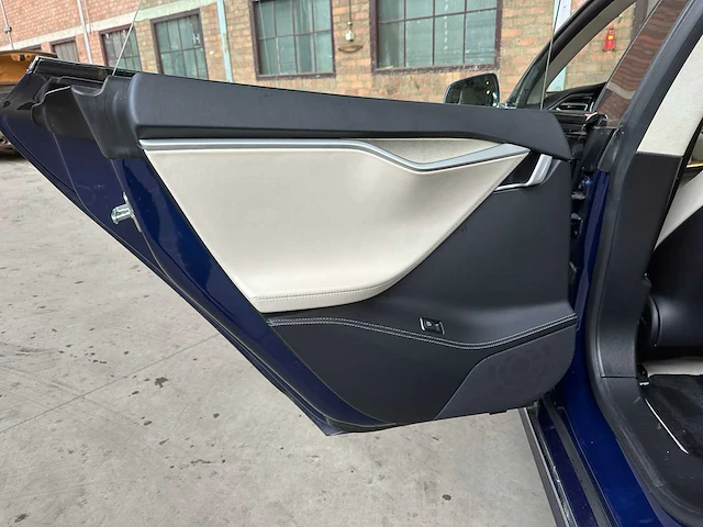 Tesla model s 100d performance 612pk 2018, sv-719-z - afbeelding 28 van  49
