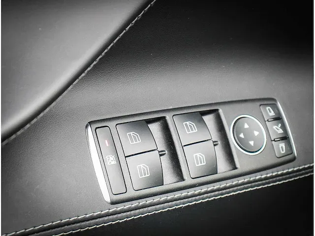 Tesla model s 75d base automaat, sg-214-h - afbeelding 15 van  15