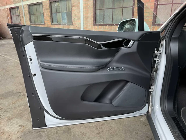 Tesla model x 75d base 7p 333pk 2018 (origineel-nl), st-663-b - afbeelding 24 van  45