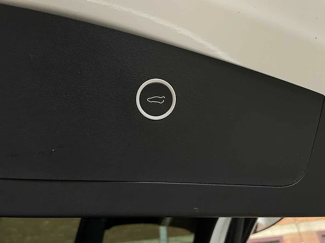 Tesla model x 75d base 7p 333pk 2018 (origineel-nl), st-663-b - afbeelding 27 van  45