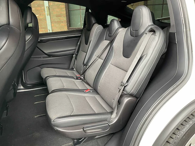 Tesla model x 75d base 7p 333pk 2018 (origineel-nl), st-663-b - afbeelding 32 van  45