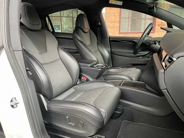 Tesla model x 75d base 7p 333pk 2018 (origineel-nl), st-663-b - afbeelding 37 van  45