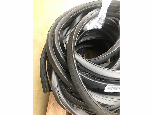 Tessilmare stootlijst rubber zwart +- 30 meter - afbeelding 1 van  2