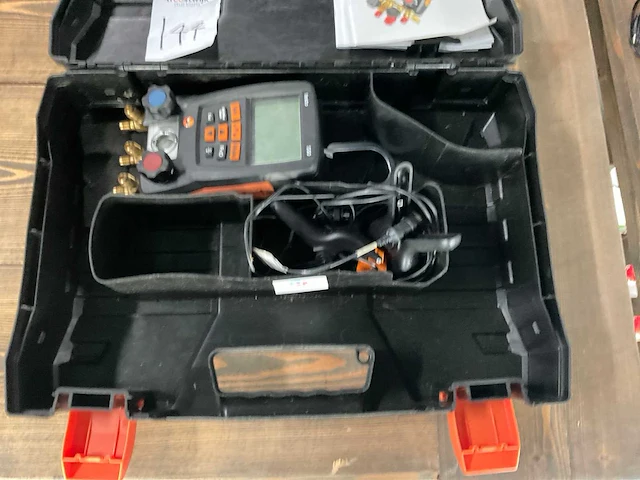 Testo 557 digital manifold airconditioning tool - afbeelding 3 van  5