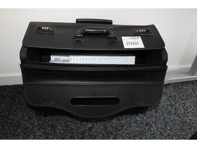 Testset pearson wais-iv-nl in trolley / aktentas. - afbeelding 1 van  1