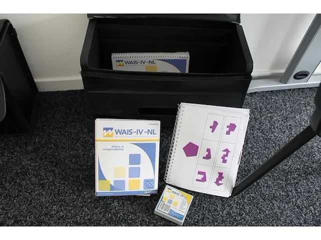 Testset pearson wppsi-iv-nl in trolley / aktentas. - afbeelding 2 van  2