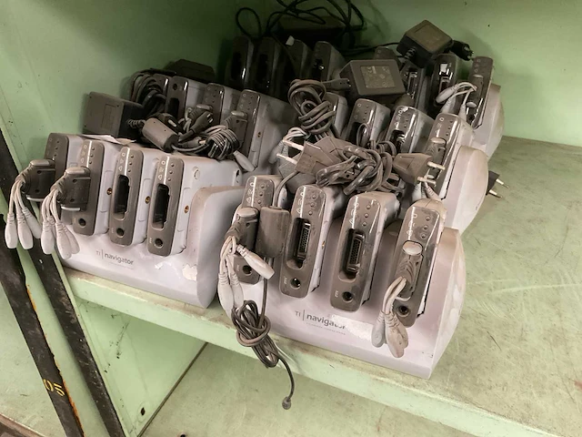 Texas instruments ti navigator charging bay with routers (6x) - afbeelding 4 van  4