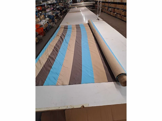 Textielrol 100 meter taft drape 300 hoog (2x) - afbeelding 2 van  4