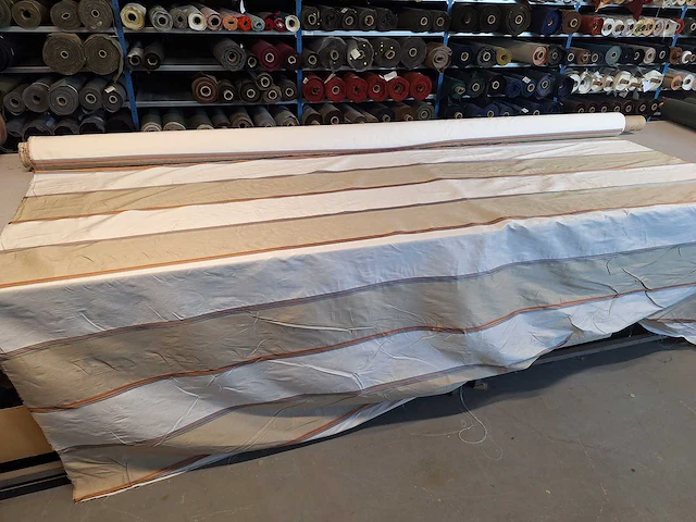 Textielrol 130 meter taft chicard 300 hoog (2x) - afbeelding 1 van  4