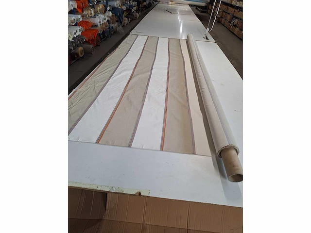 Textielrol 130 meter taft chicard 300 hoog (2x) - afbeelding 3 van  4