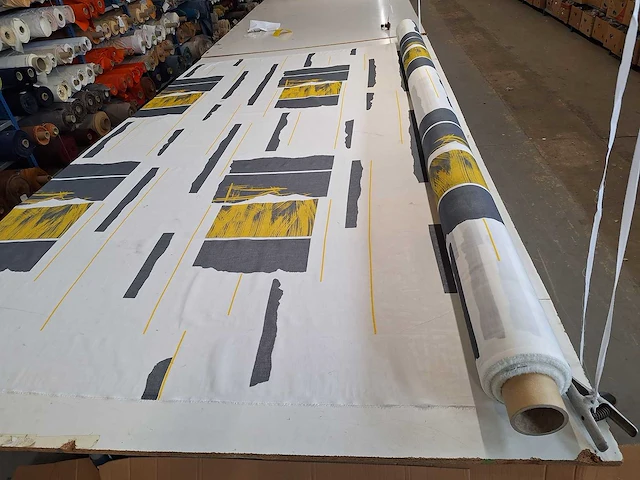 Textielrol 190 meter kabuki 300 hoog (2x) - afbeelding 1 van  3