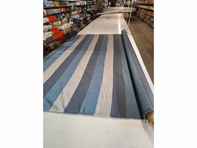 Textielrol 70 meter (25+45) taft chicard 300 hoog (2x) - afbeelding 2 van  4
