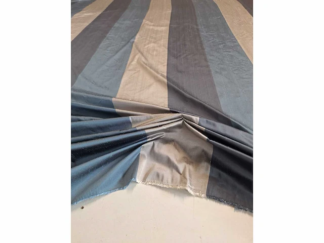Textielrol 70 meter (25+45) taft chicard 300 hoog (2x) - afbeelding 4 van  4